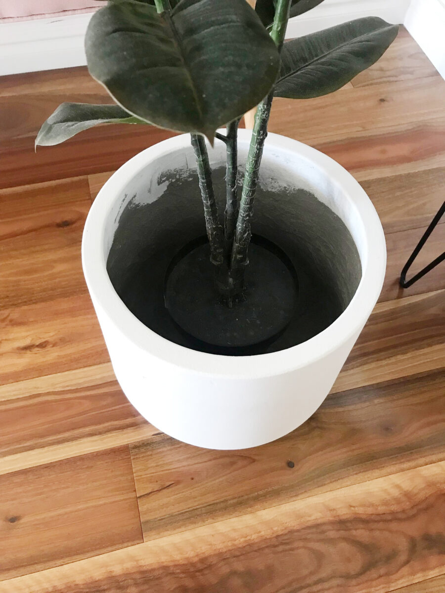 How do you fill indoor plant pots?